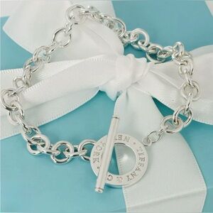 Authenticated Tiffany & Co Toggle Bracelet Charm Silver Return to Tiffany 7.75”